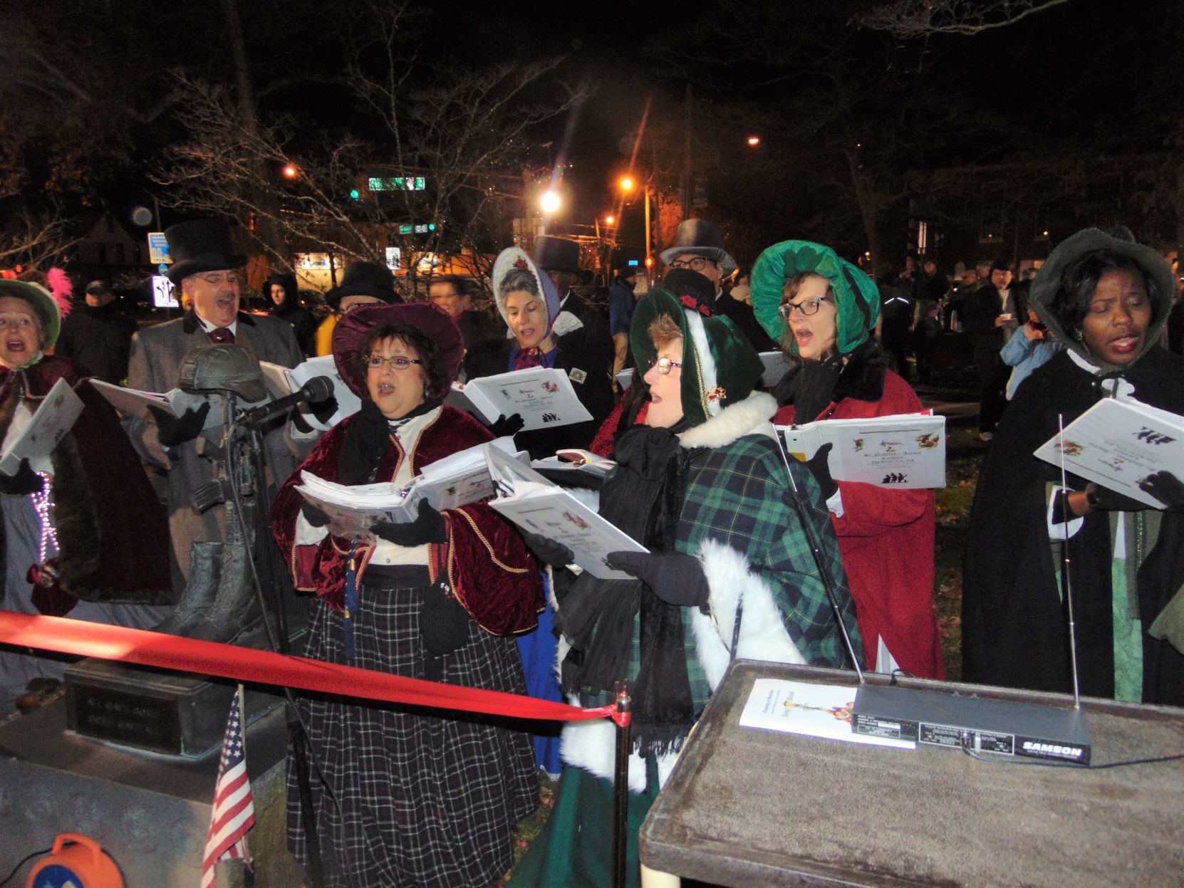 HAM tree lighting 143a 1205-2.JPG